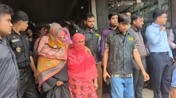 মানিকগঞ্জে হাসপাতালে দালাল চক্রের ১২ সদস্য আটক, ৩ দিনের কারাদণ্ড